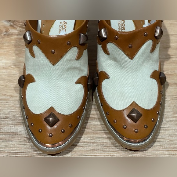 NEW Donald J Pilner Alexia Tan Canvas Studded Sportique Mule Size 7.5 - Picture 4 of 11